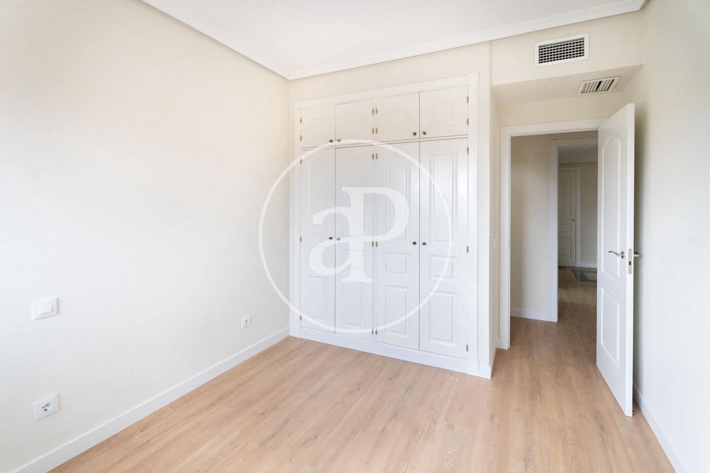 5 soverom Leilighet til leie i Madrid by med svømmebasseng - € 3 300 (Ref: 8809865)