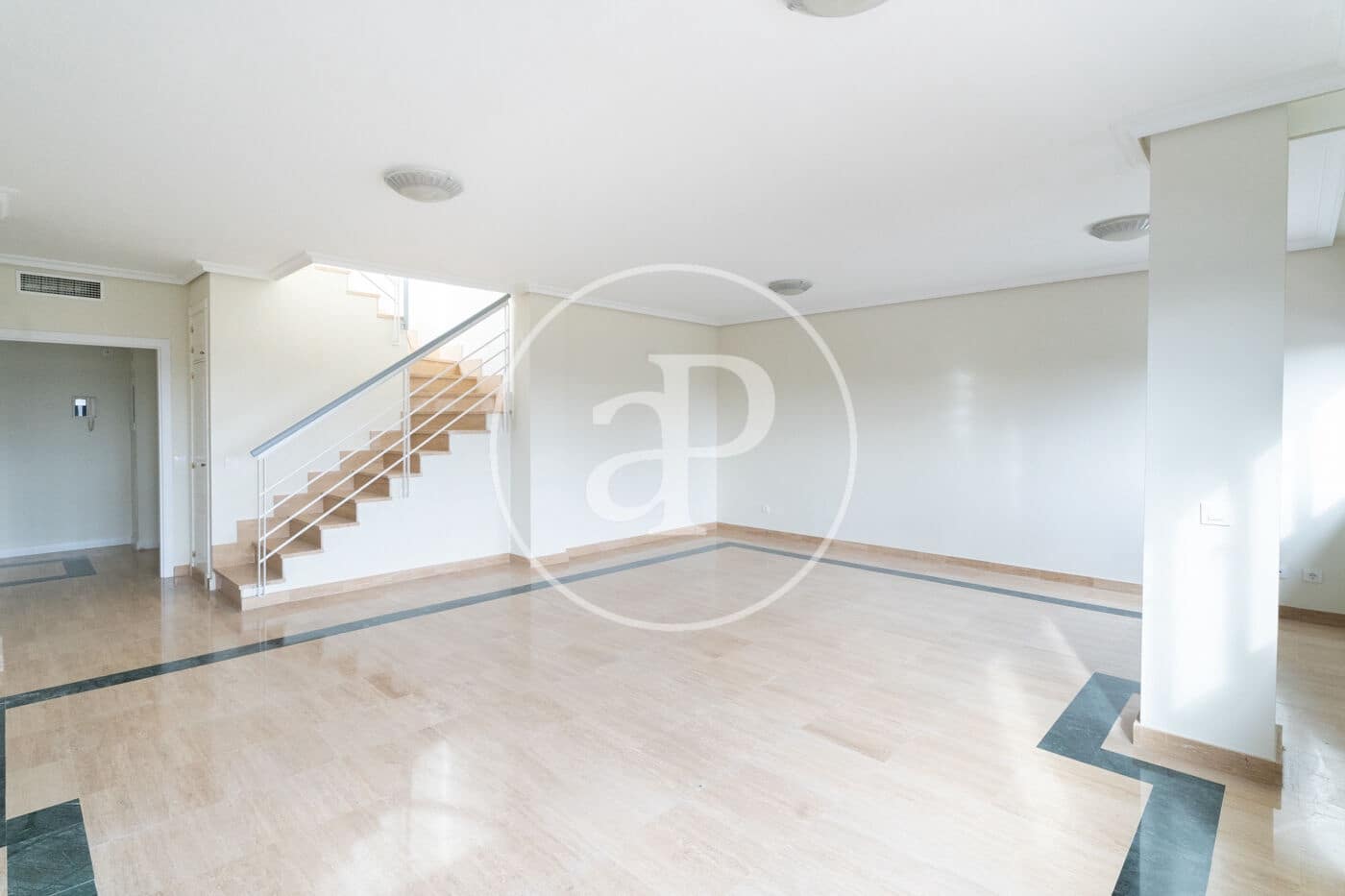 5 soverom Leilighet til leie i Madrid by med svømmebasseng - € 3 300 (Ref: 8809865)