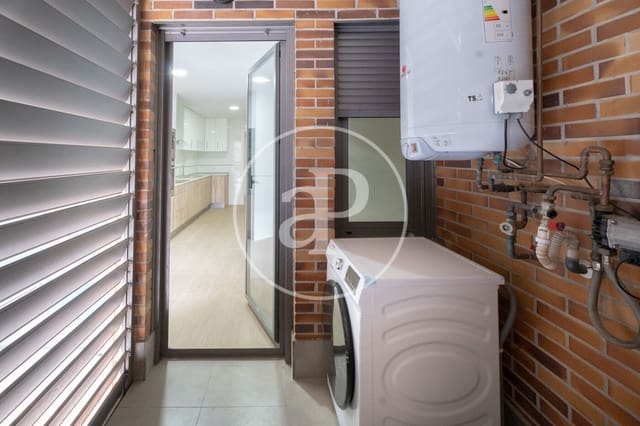 5 bedroom Apartment for rent in Aravaca, Madrid city with pool - € 3,300 (Ref: 8809865)