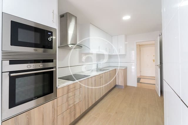 5 bedroom Apartment for rent in Aravaca, Madrid city with pool - € 3,300 (Ref: 8809865)