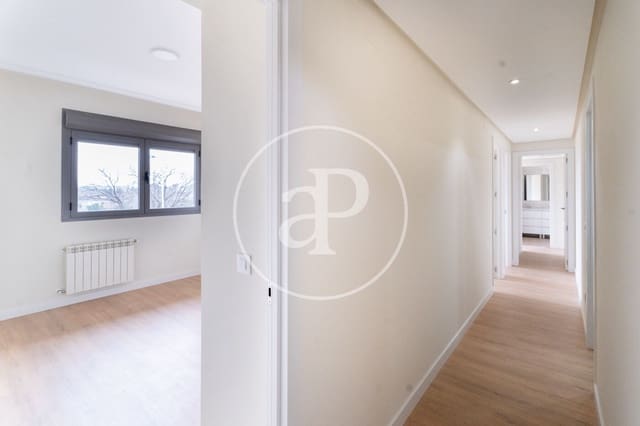 5 bedroom Apartment for rent in Aravaca, Madrid city with pool - € 3,300 (Ref: 8809865)