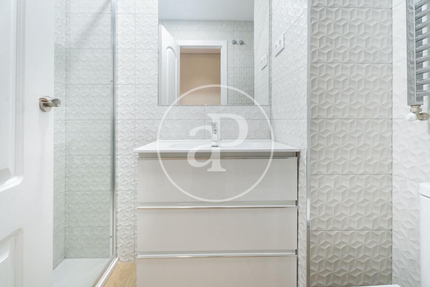 5 soverom Leilighet til leie i Madrid by med svømmebasseng - € 3 300 (Ref: 8809865)