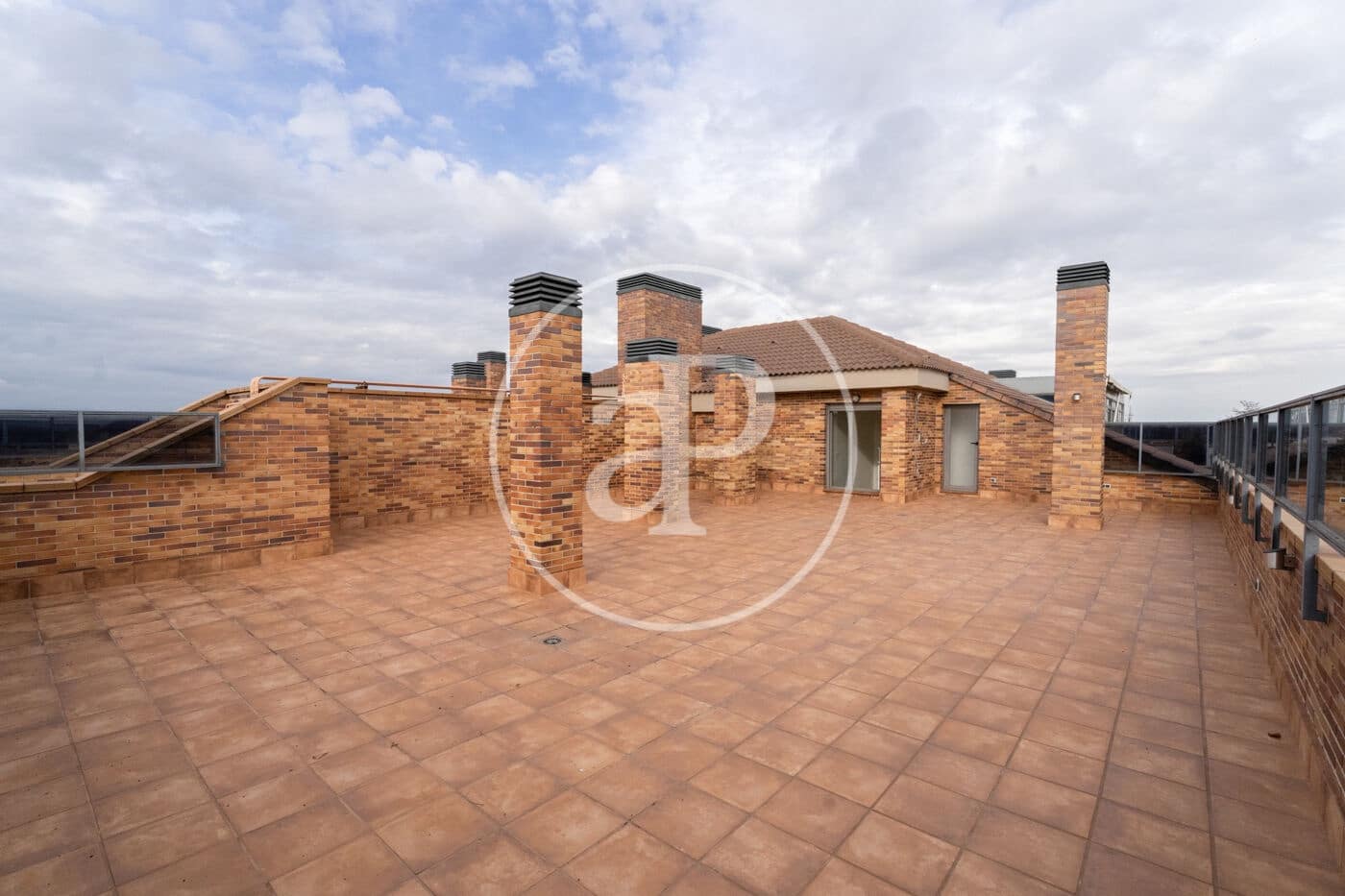 5 soverom Leilighet til leie i Madrid by med svømmebasseng - € 3 300 (Ref: 8809865)