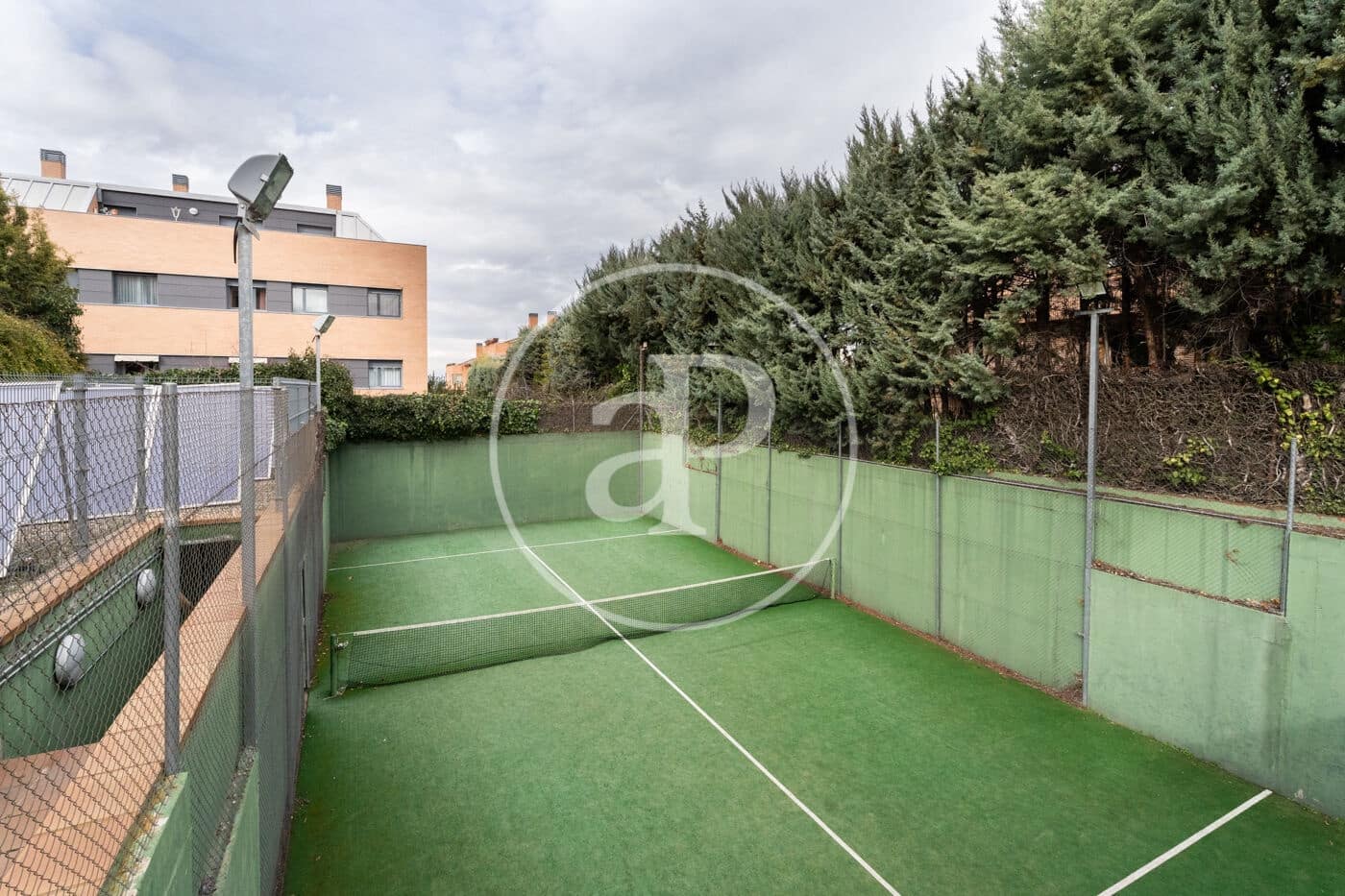 5 soverom Leilighet til leie i Madrid by med svømmebasseng - € 3 300 (Ref: 8809865)