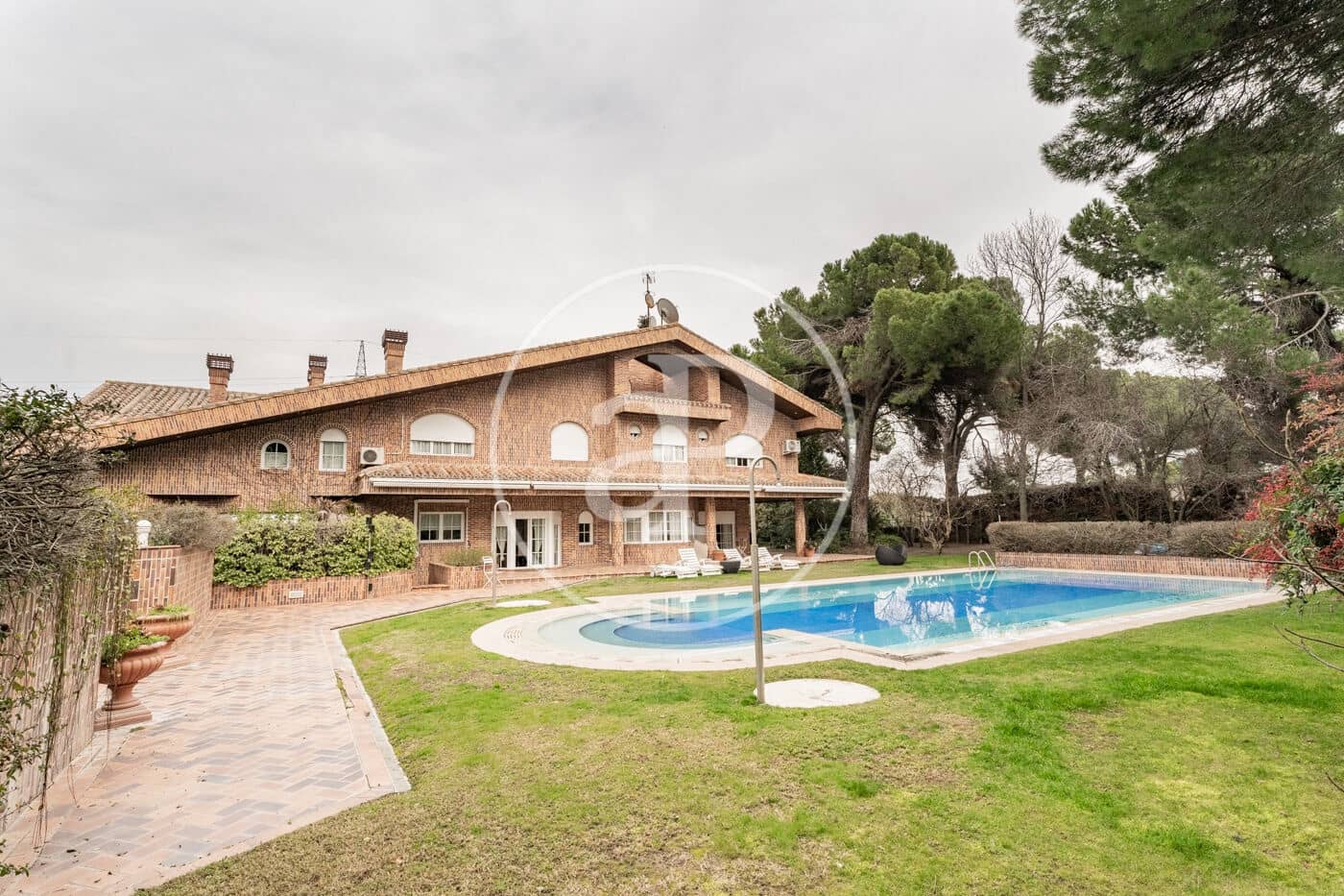 7 soveværelse Villa til salg i Pozuelo de Alarcon med swimmingpool - € 3.900.000 (Ref: 8809877)