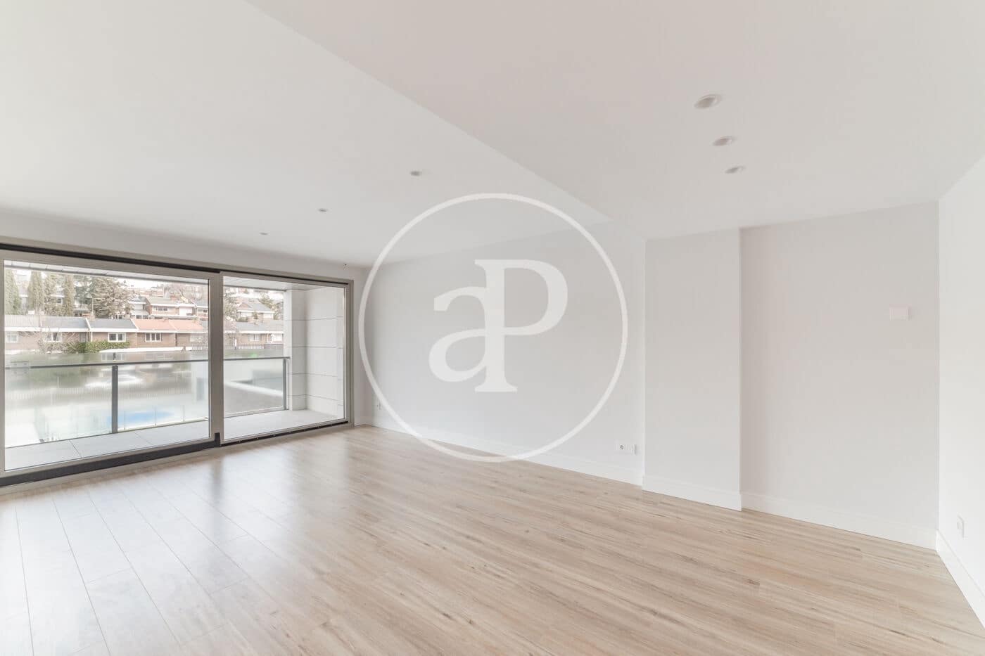 3 sovrum Lägenhet att hyra i Madrid stad med pool garage - 2 700 € (Ref: 8817993)