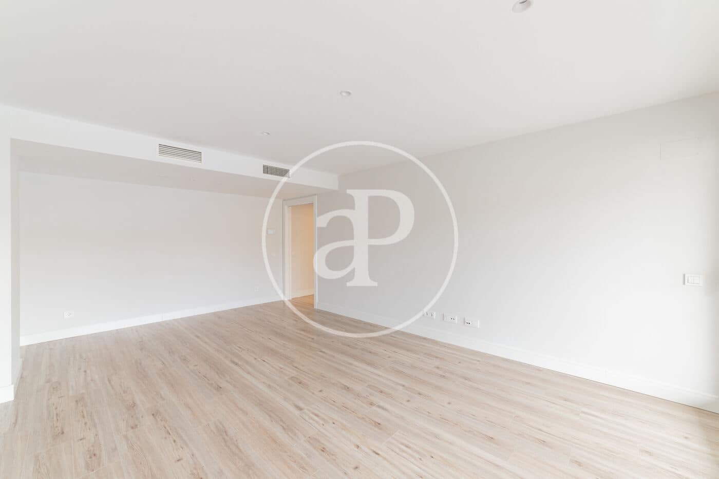 3 sovrum Lägenhet att hyra i Madrid stad med pool garage - 2 700 € (Ref: 8817993)
