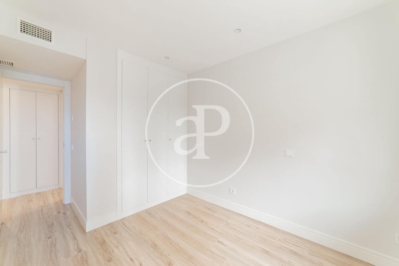 3 sovrum Lägenhet att hyra i Madrid stad med pool garage - 2 700 € (Ref: 8817993)