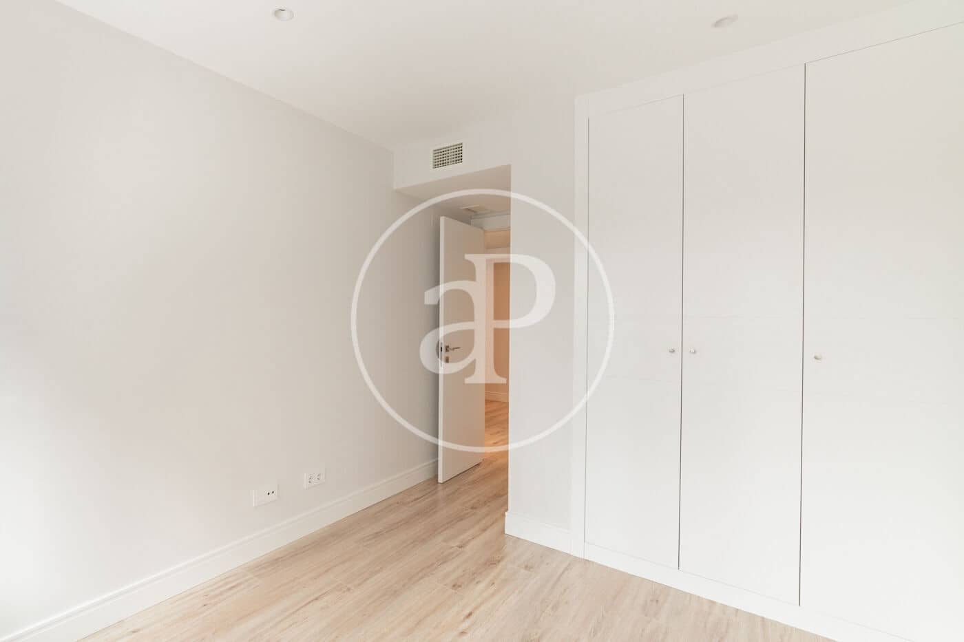 3 sovrum Lägenhet att hyra i Madrid stad med pool garage - 2 700 € (Ref: 8817993)