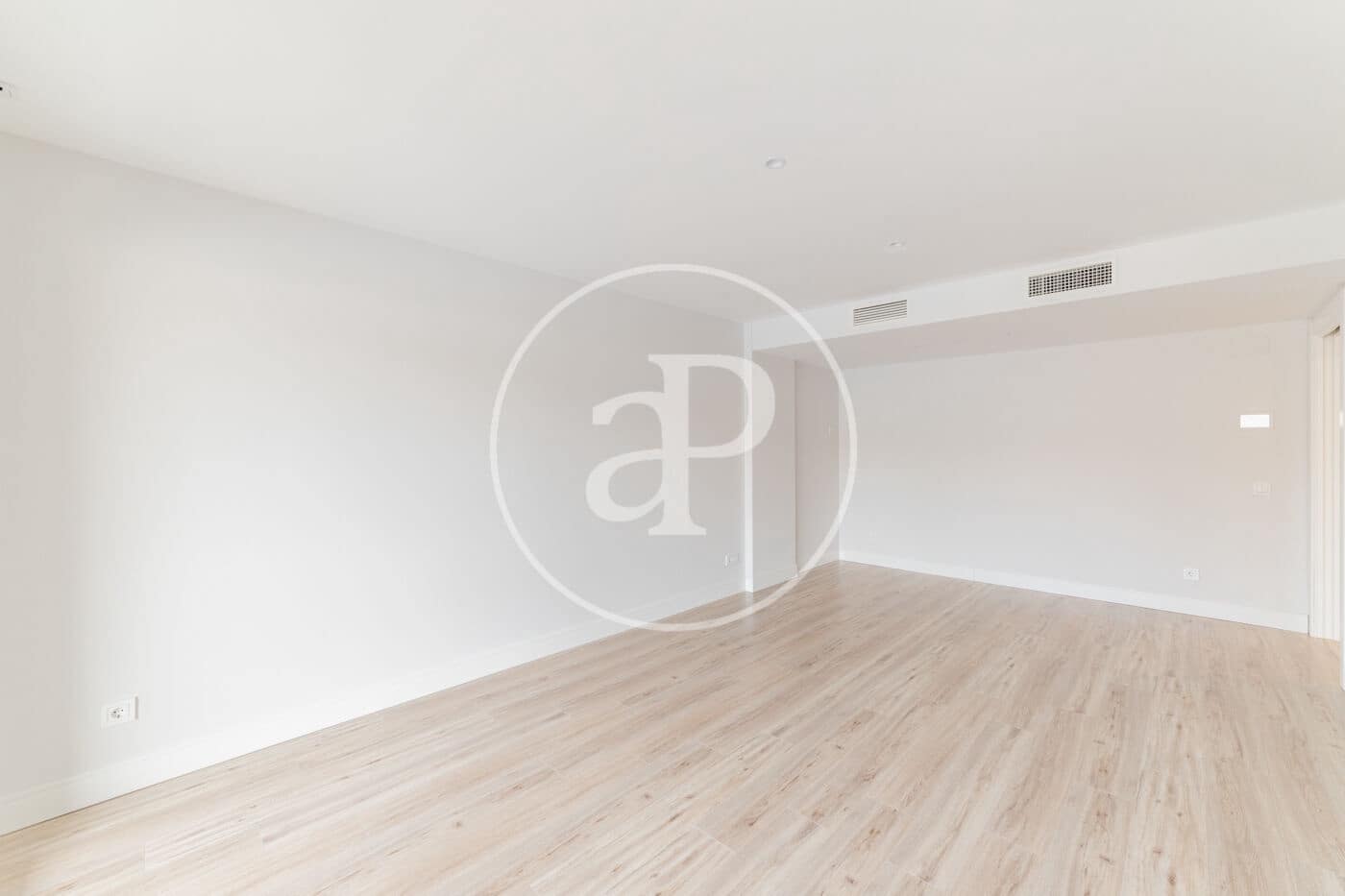 3 sovrum Lägenhet att hyra i Madrid stad med pool garage - 2 700 € (Ref: 8817993)