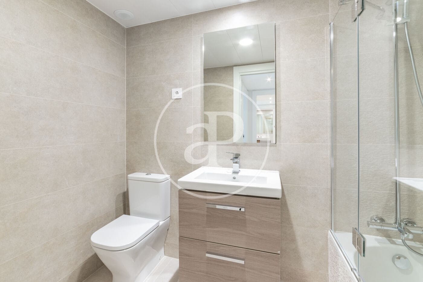 3 sovrum Lägenhet att hyra i Madrid stad med pool garage - 2 700 € (Ref: 8817993)