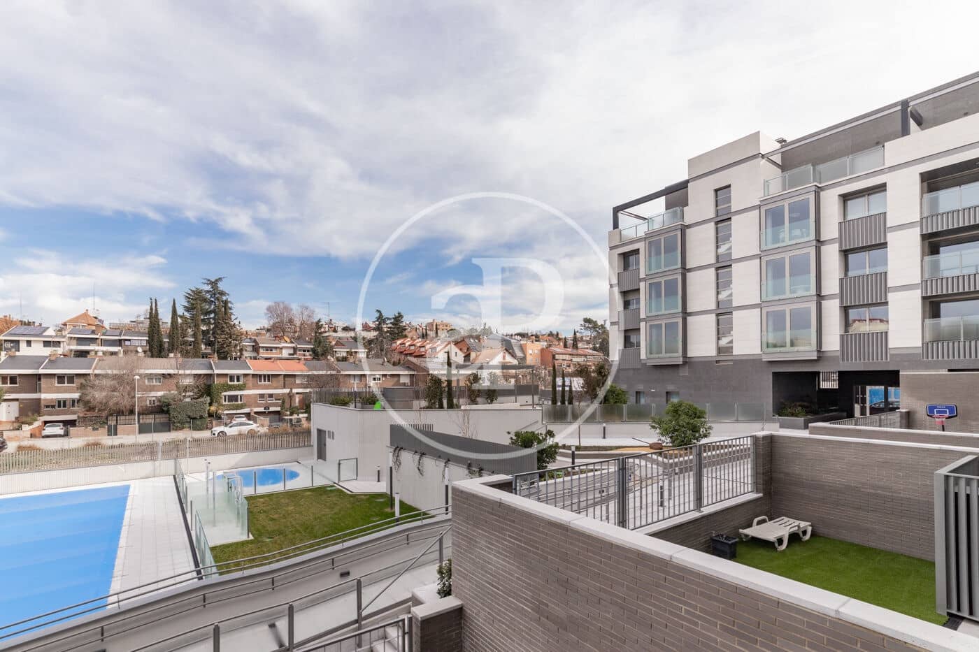 3 sovrum Lägenhet att hyra i Madrid stad med pool garage - 2 700 € (Ref: 8817993)