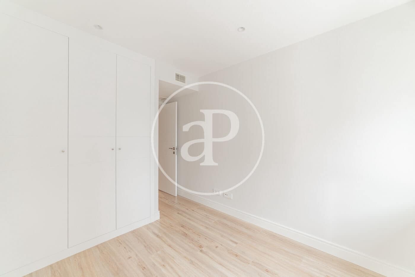 3 sovrum Lägenhet att hyra i Madrid stad med pool garage - 2 700 € (Ref: 8817993)