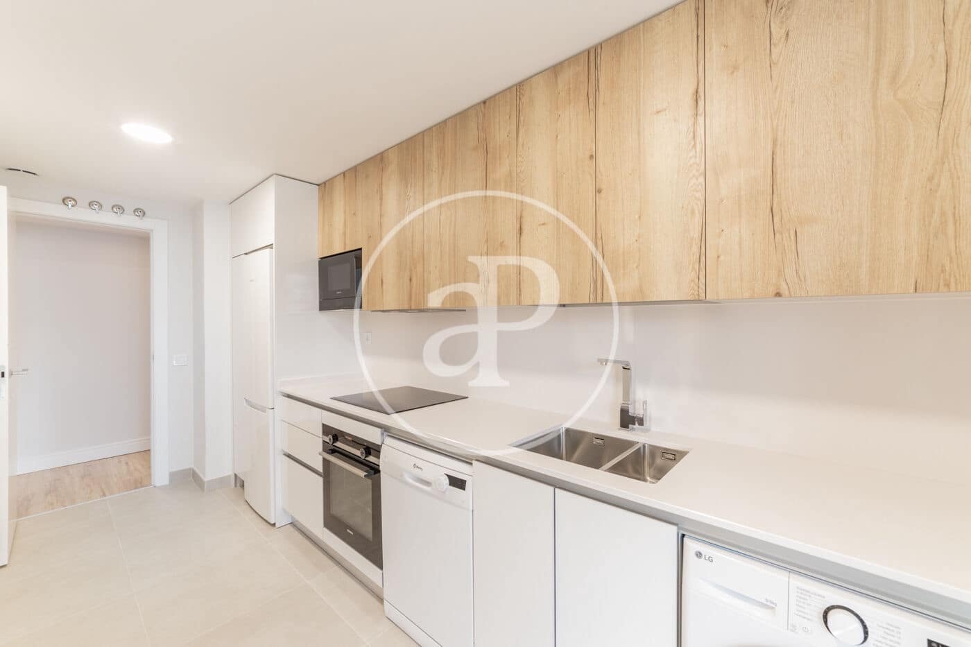 3 sovrum Lägenhet att hyra i Madrid stad med pool garage - 2 700 € (Ref: 8817993)