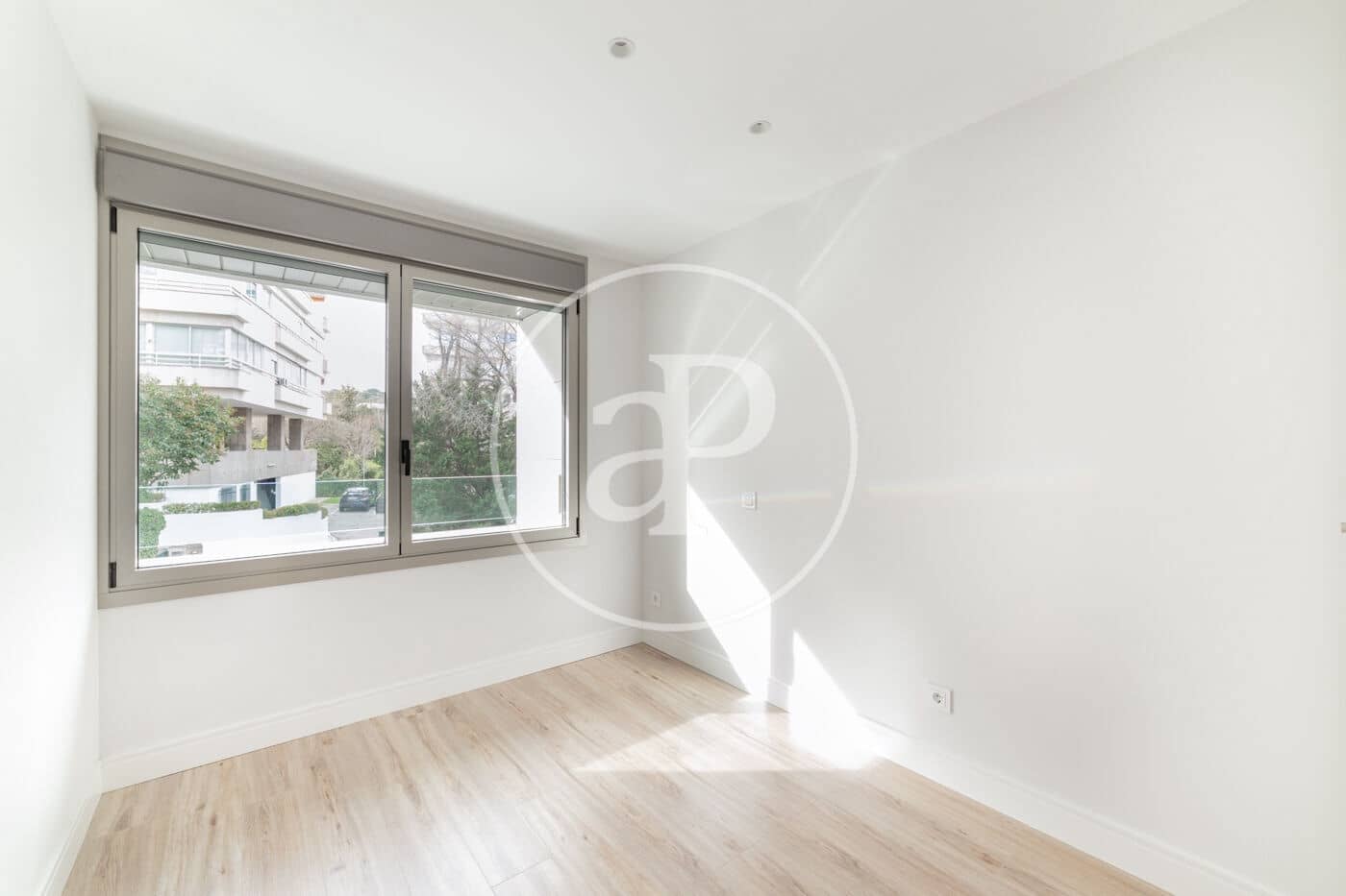 3 sovrum Lägenhet att hyra i Madrid stad med pool garage - 2 700 € (Ref: 8817993)