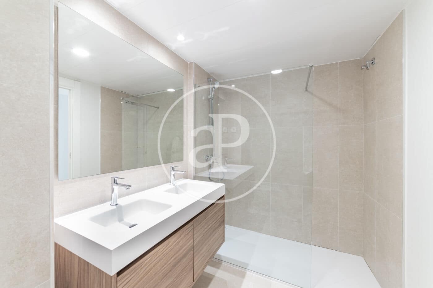 3 sovrum Lägenhet att hyra i Madrid stad med pool garage - 2 700 € (Ref: 8817993)