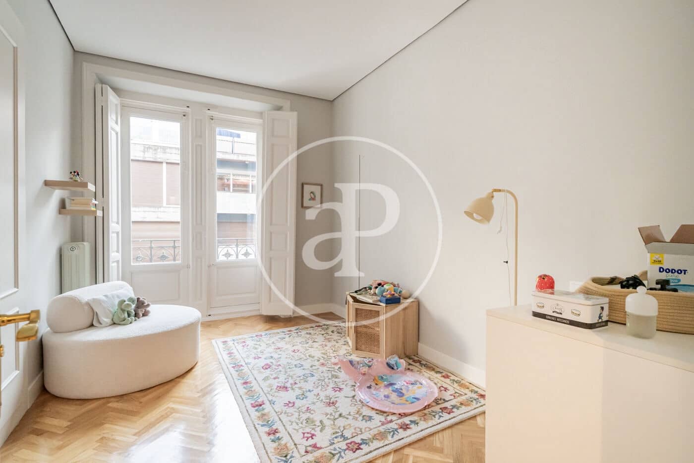 3 quarto Apartamento para arrendar em Madrid cidade - 4 000 € (Ref: 8825270)