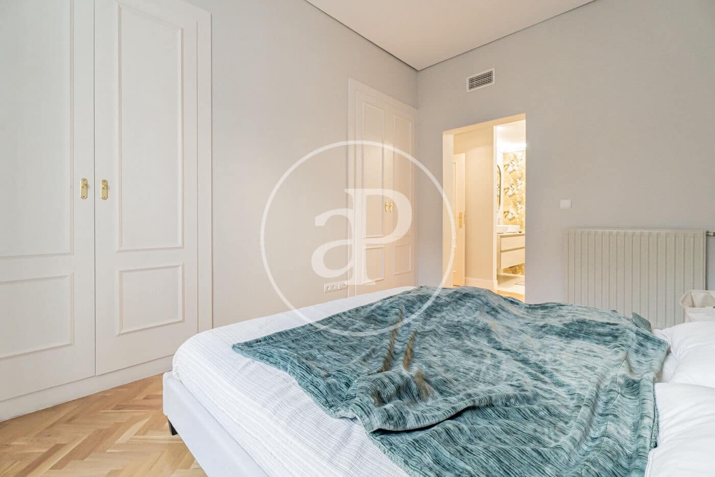 3 quarto Apartamento para arrendar em Madrid cidade - 4 000 € (Ref: 8825270)