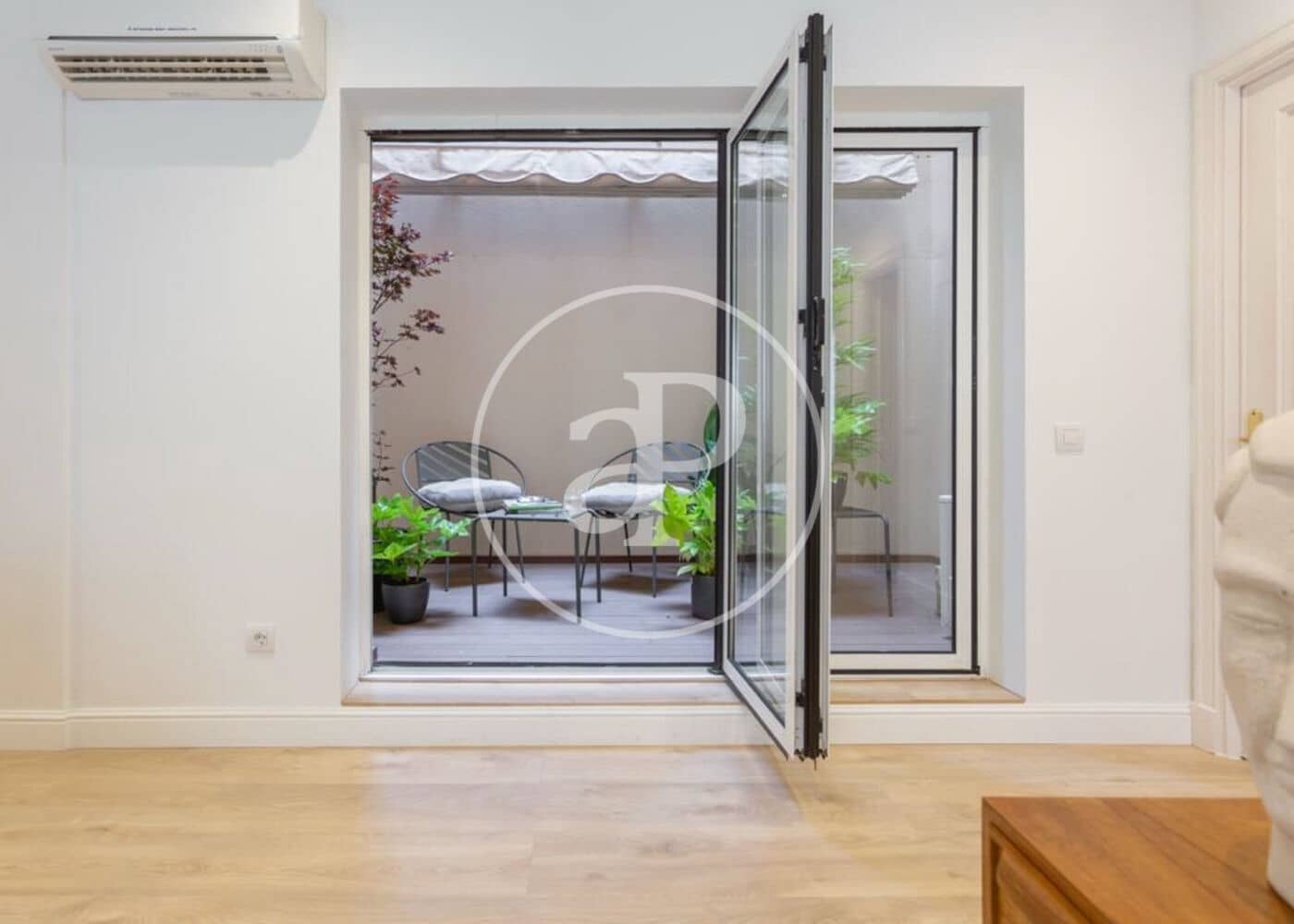 Appartement de 2 chambres à louer à Madrid ville - 4 500 € (Ref: 8825283)