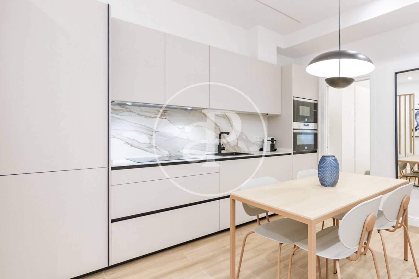 2 soveværelse Lejlighed til leje i Madrid by - € 2.550 (Ref: 8827843)