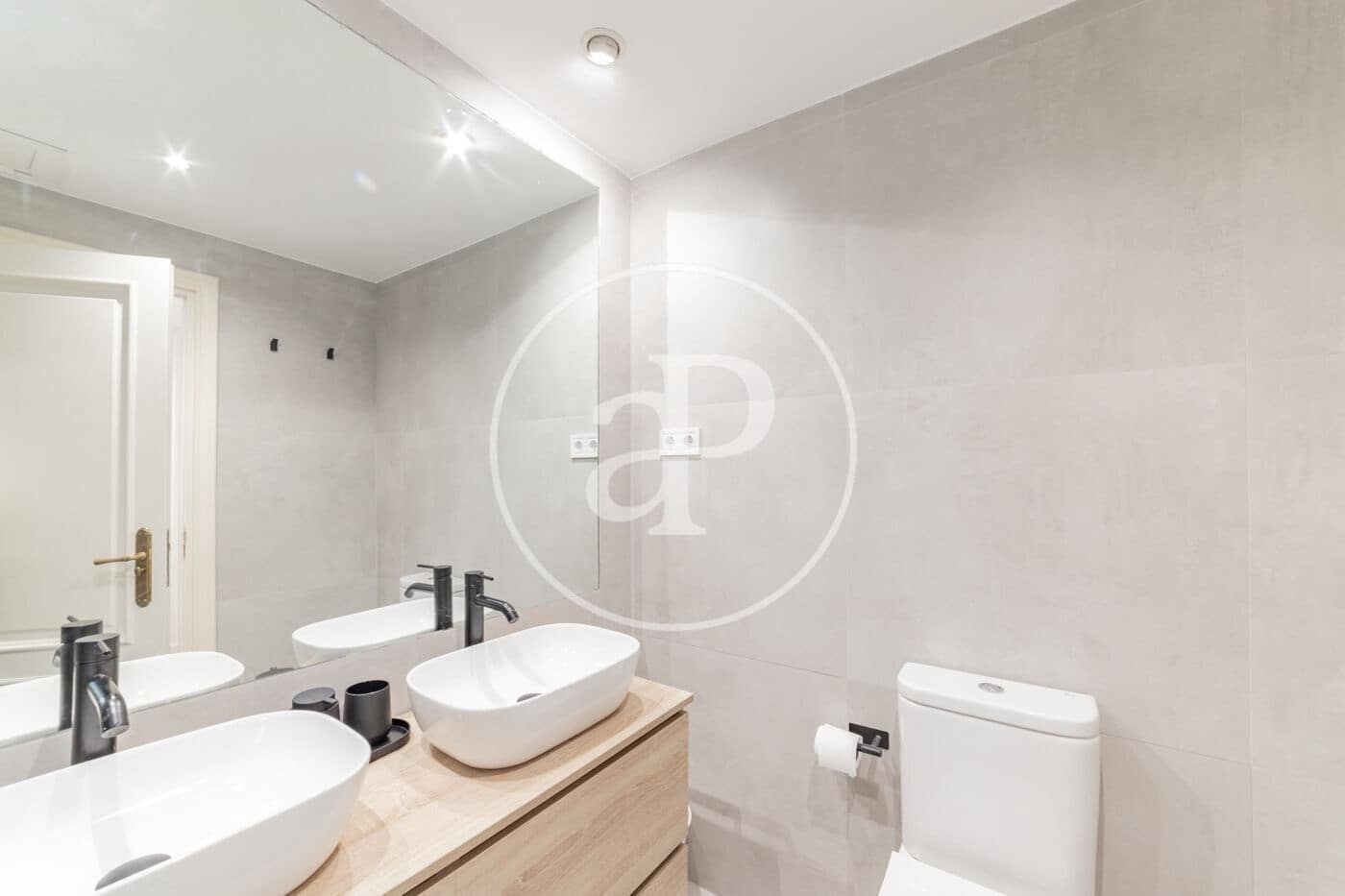 2 bedroom Apartment for rent in Madrid city - € 3,900 (Ref: 8834754)
