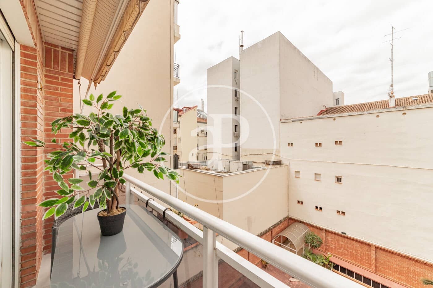 2 bedroom Apartment for rent in Madrid city - € 3,900 (Ref: 8834754)