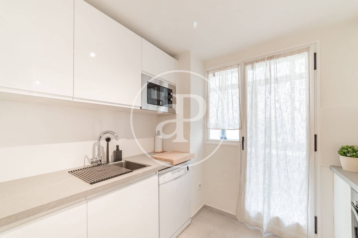 2 bedroom Apartment for rent in Madrid city - € 3,900 (Ref: 8834754)