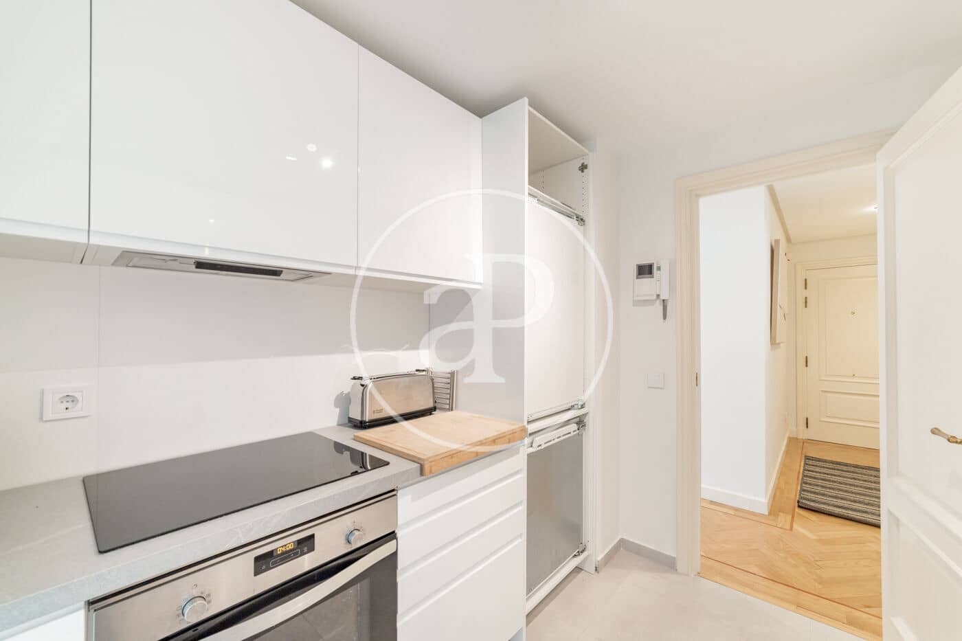 2 bedroom Apartment for rent in Madrid city - € 3,900 (Ref: 8834754)