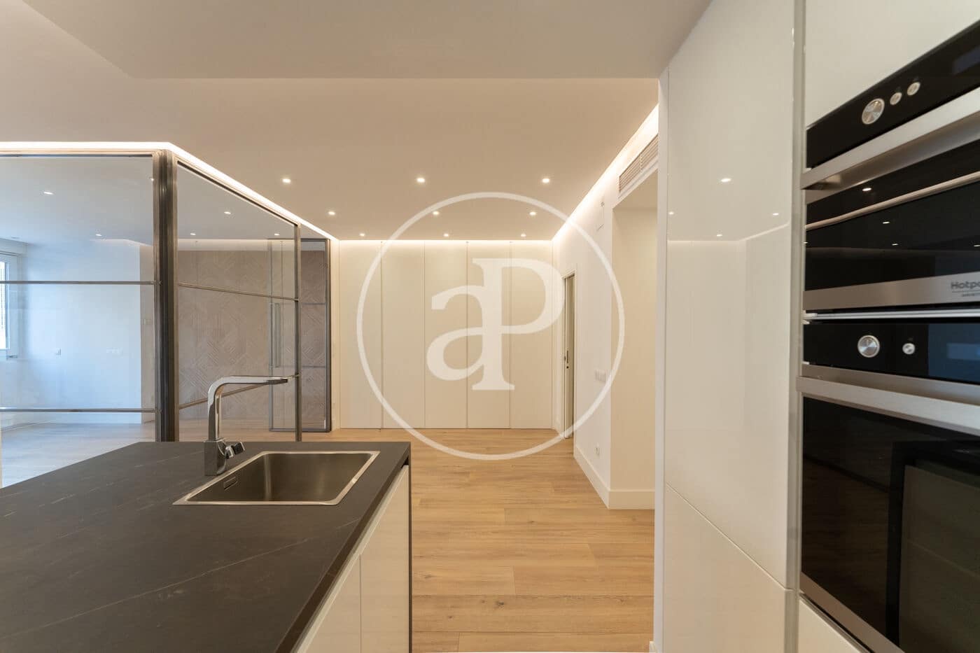 1 quarto Apartamento para arrendar em Madrid cidade com piscina - 1 900 € (Ref: 8841243)