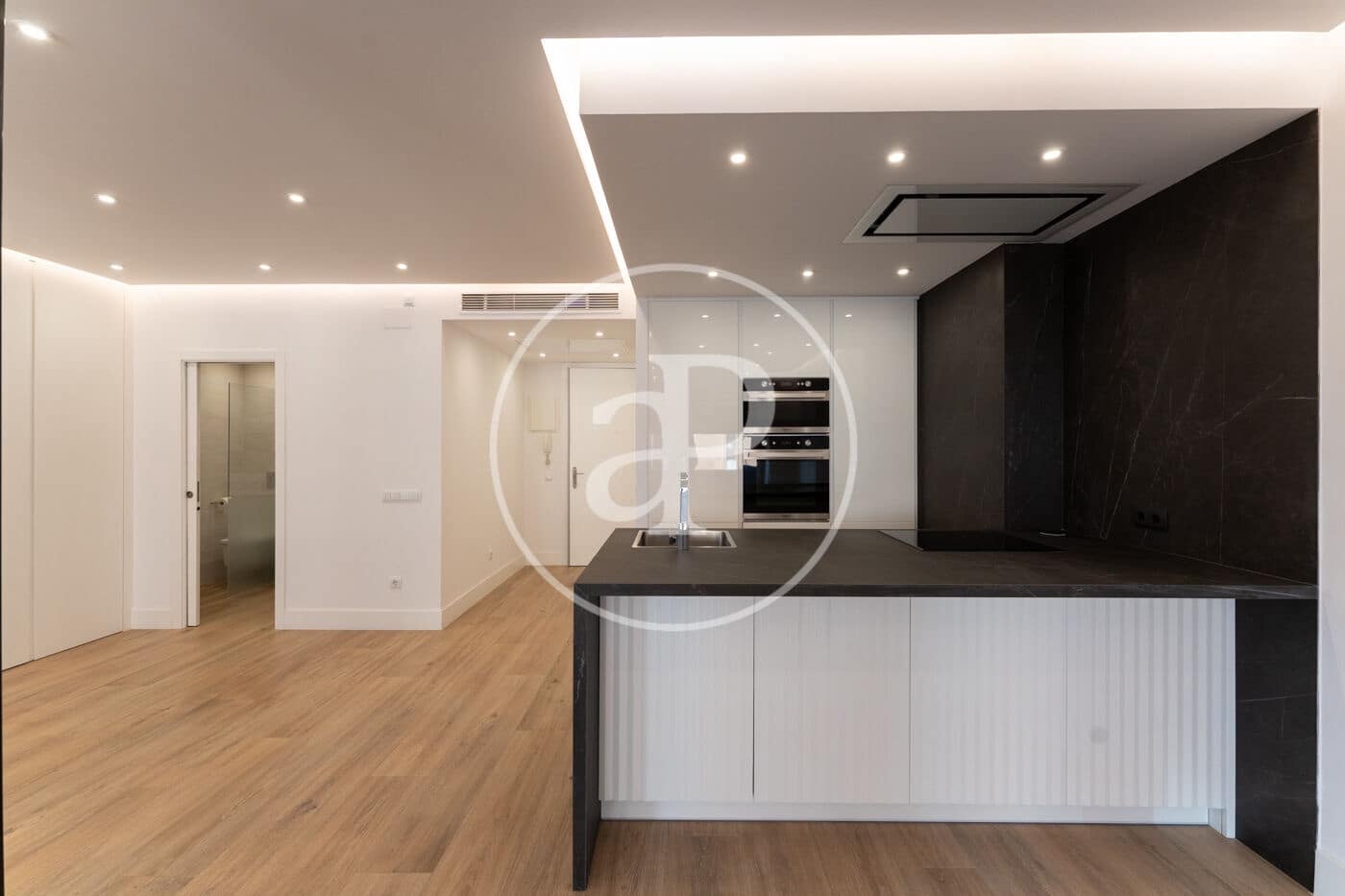 1 quarto Apartamento para arrendar em Madrid cidade com piscina - 1 900 € (Ref: 8841243)