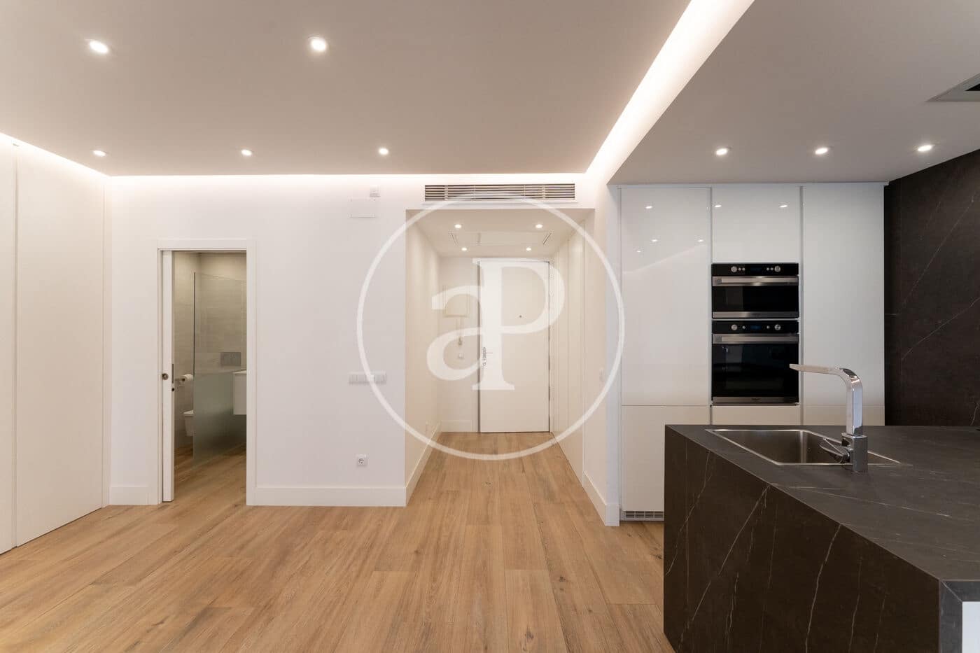 1 quarto Apartamento para arrendar em Madrid cidade com piscina - 1 900 € (Ref: 8841243)