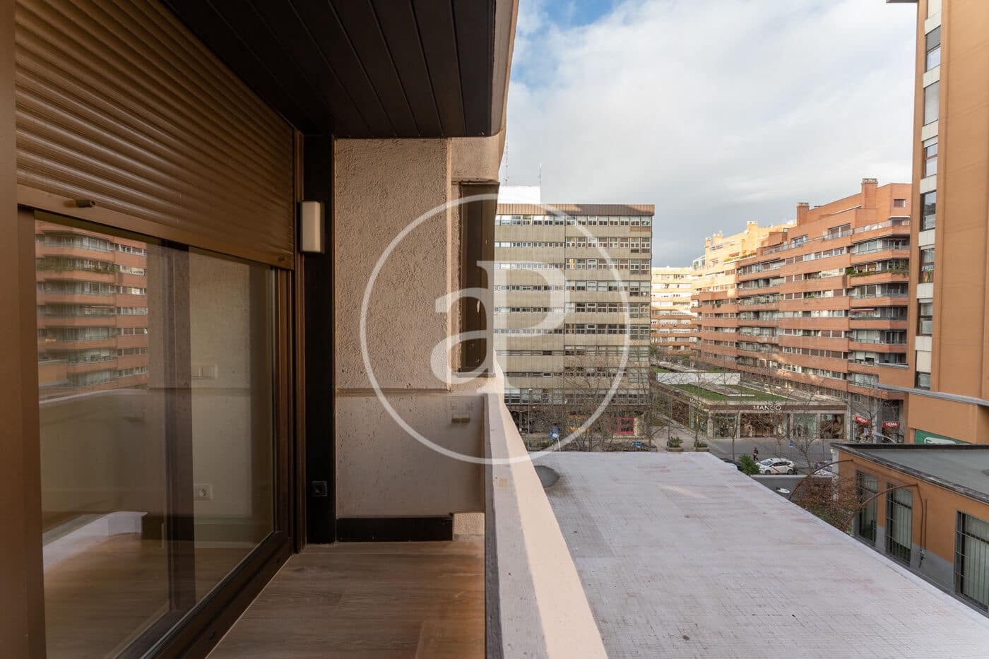 1 quarto Apartamento para arrendar em Madrid cidade com piscina - 1 900 € (Ref: 8841243)
