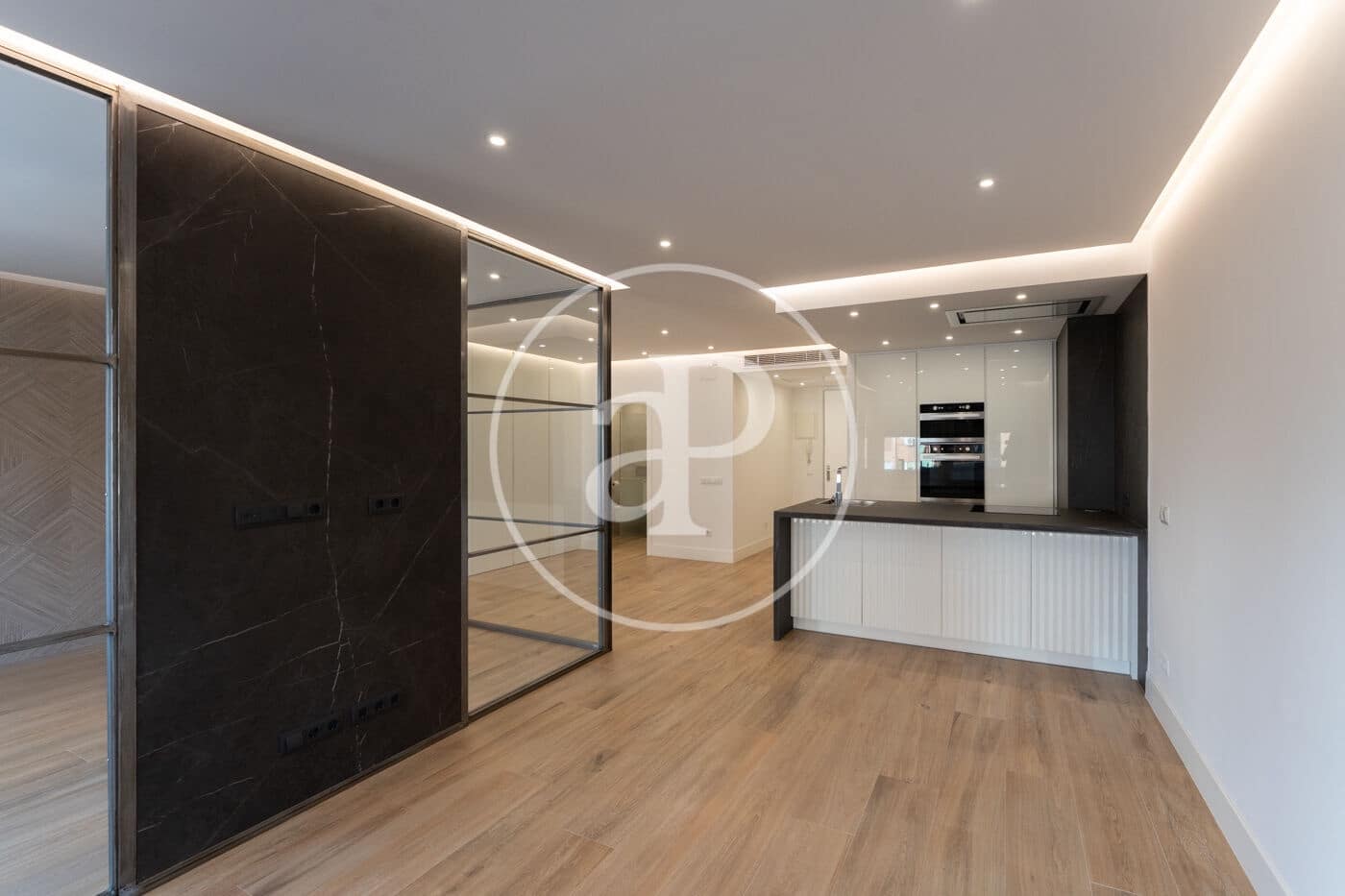 1 quarto Apartamento para arrendar em Madrid cidade com piscina - 1 900 € (Ref: 8841243)