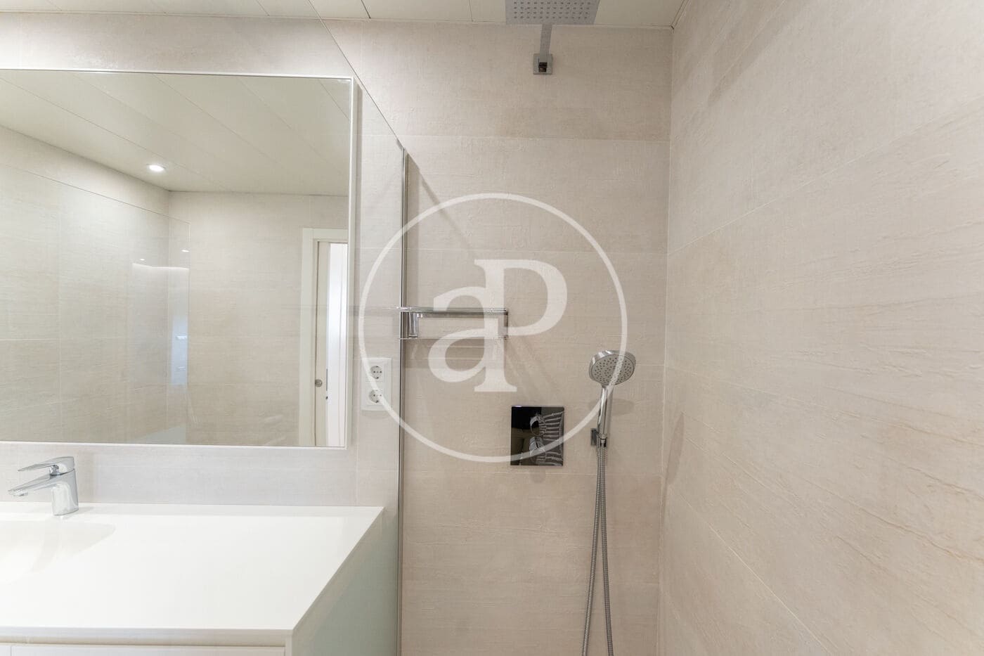 1 quarto Apartamento para arrendar em Madrid cidade com piscina - 1 900 € (Ref: 8841243)