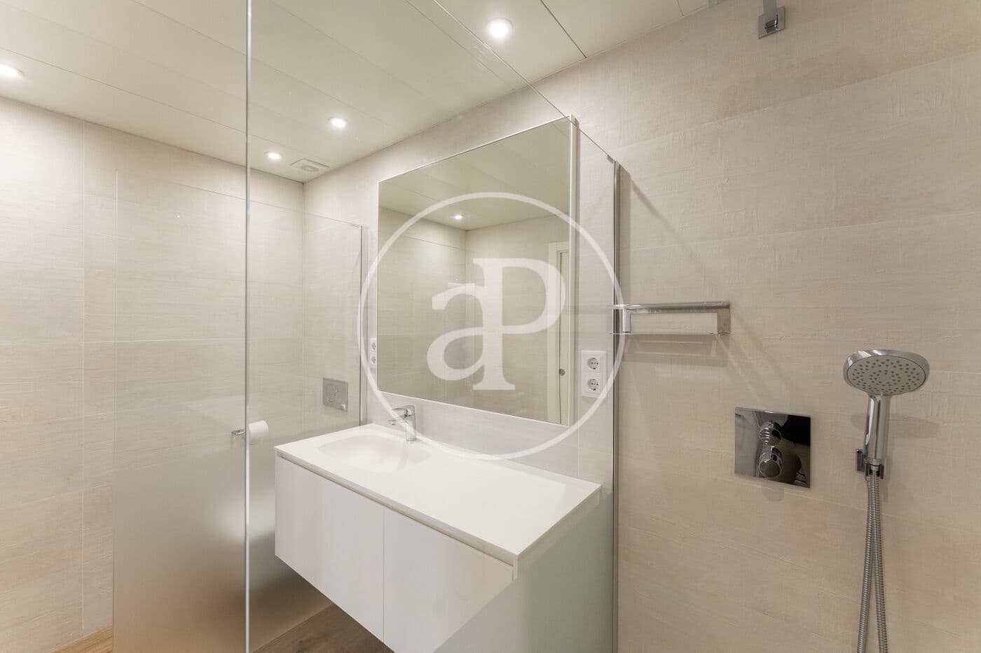 1 quarto Apartamento para arrendar em Madrid cidade com piscina - 1 900 € (Ref: 8841243)