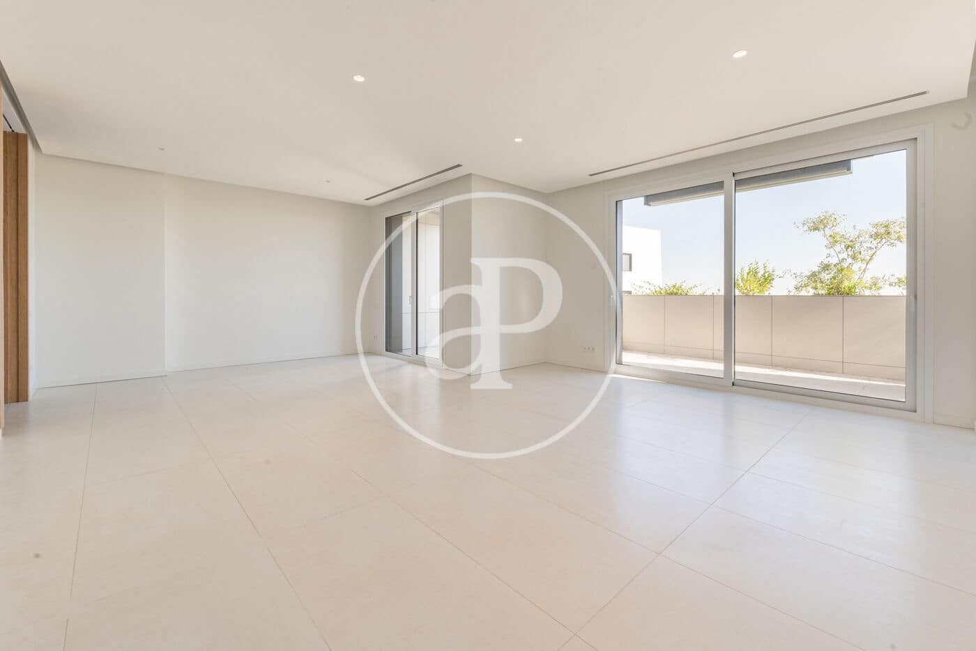 4 soveværelse Penthouse til leje i Pozuelo de Alarcon med swimmingpool - € 7.900 (Ref: 8851882)