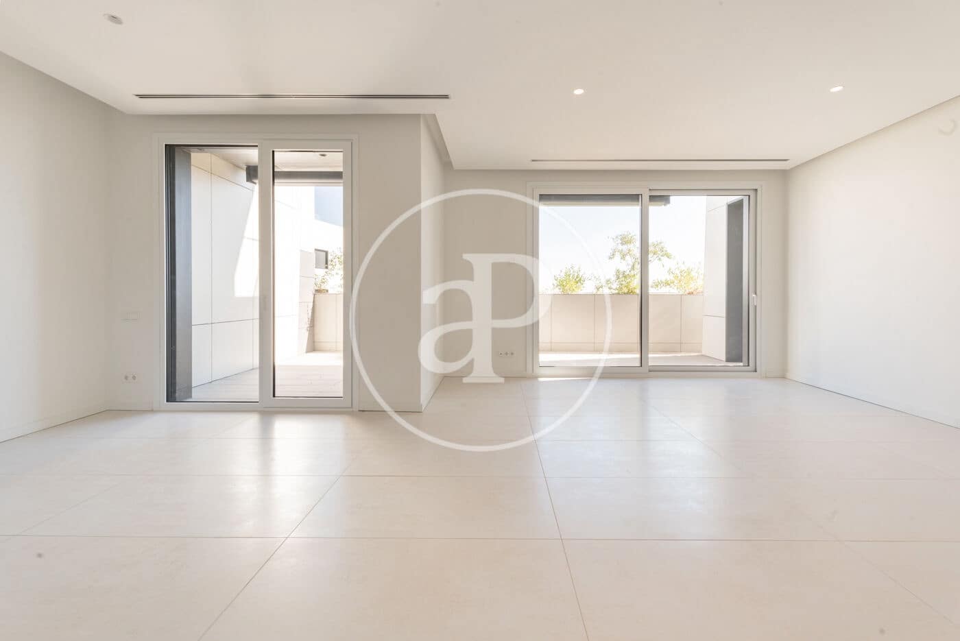 4 soveværelse Penthouse til leje i Pozuelo de Alarcon med swimmingpool - € 7.900 (Ref: 8851882)