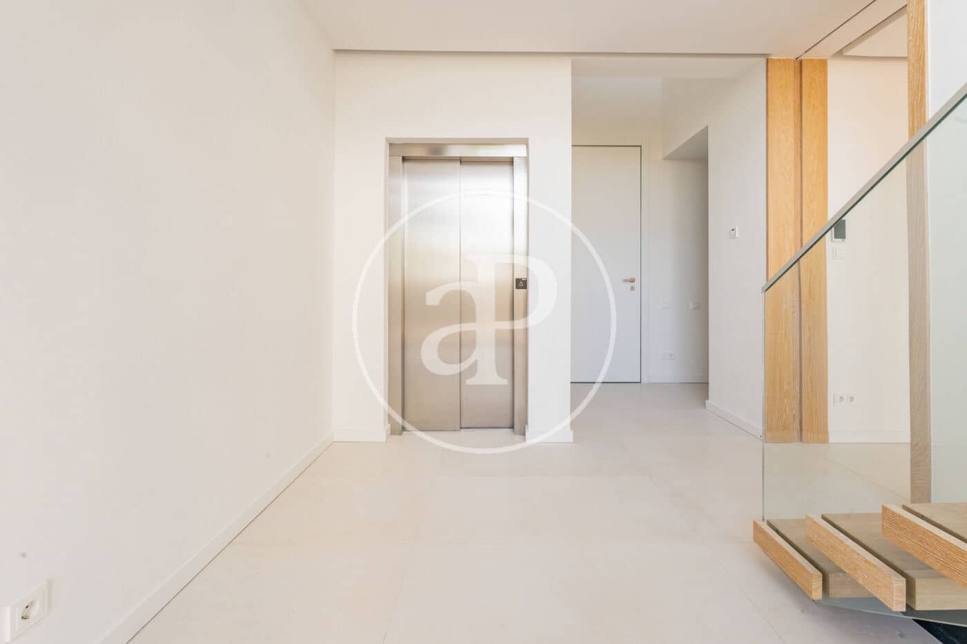 4 soveværelse Penthouse til leje i Pozuelo de Alarcon med swimmingpool - € 7.900 (Ref: 8851882)
