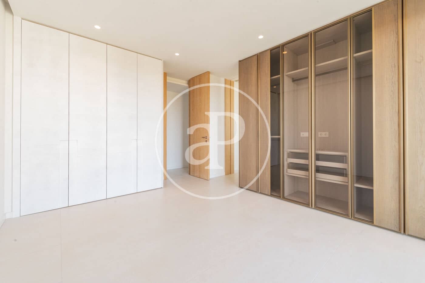 4 soveværelse Penthouse til leje i Pozuelo de Alarcon med swimmingpool - € 7.900 (Ref: 8851882)