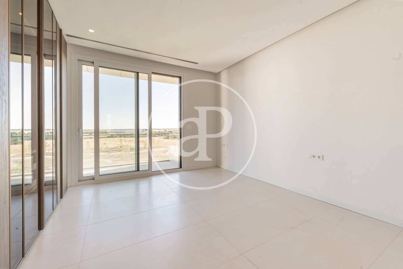 4 soveværelse Penthouse til leje i Pozuelo de Alarcon med swimmingpool - € 7.900 (Ref: 8851882)