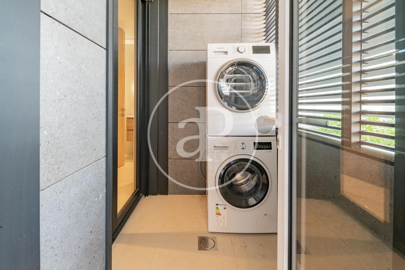 4 soveværelse Penthouse til leje i Pozuelo de Alarcon med swimmingpool - € 7.900 (Ref: 8851882)