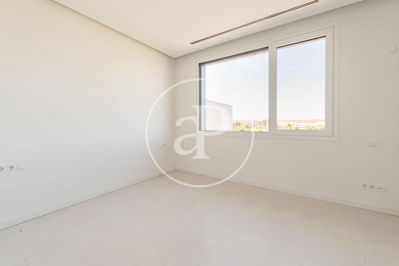 4 soveværelse Penthouse til leje i Pozuelo de Alarcon med swimmingpool - € 7.900 (Ref: 8851882)