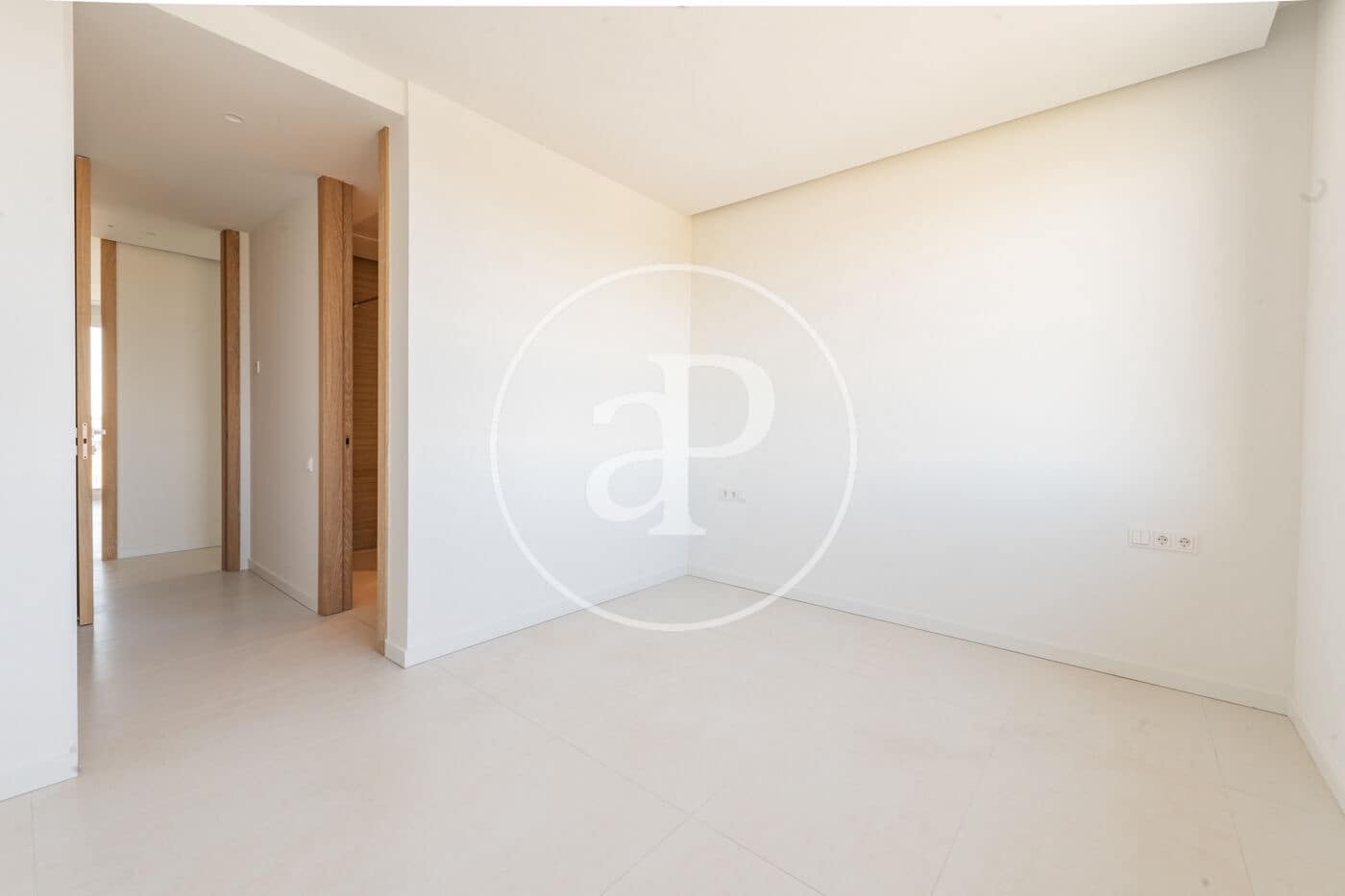 4 soveværelse Penthouse til leje i Pozuelo de Alarcon med swimmingpool - € 7.900 (Ref: 8851882)