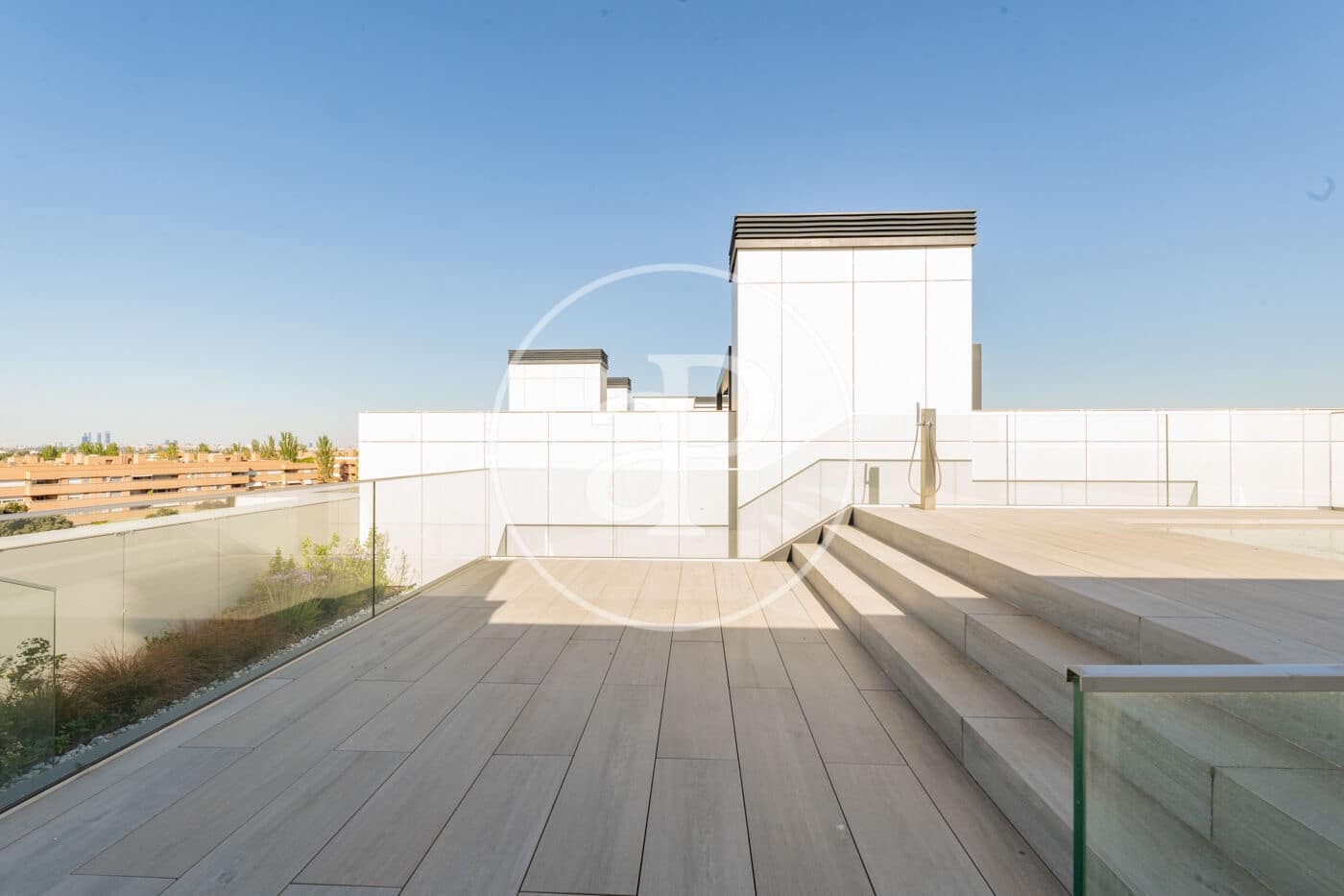 4 soveværelse Penthouse til leje i Pozuelo de Alarcon med swimmingpool - € 7.900 (Ref: 8851882)