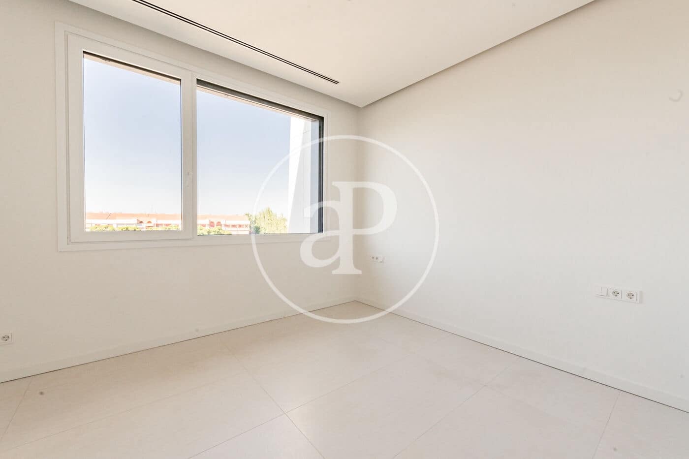 4 soveværelse Penthouse til leje i Pozuelo de Alarcon med swimmingpool - € 7.900 (Ref: 8851882)