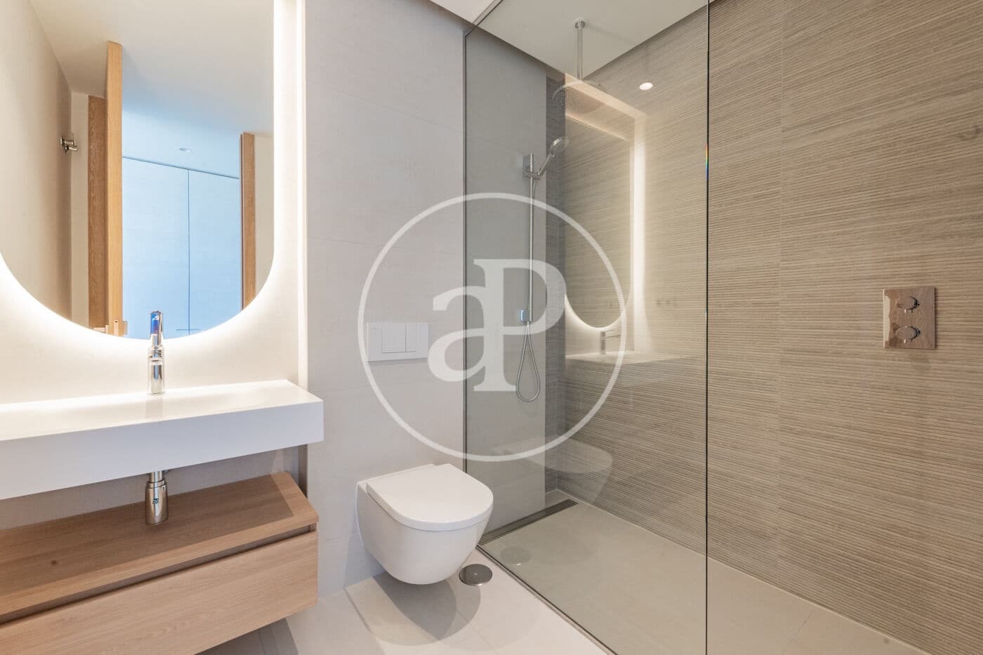 4 soveværelse Penthouse til leje i Pozuelo de Alarcon med swimmingpool - € 7.900 (Ref: 8851882)