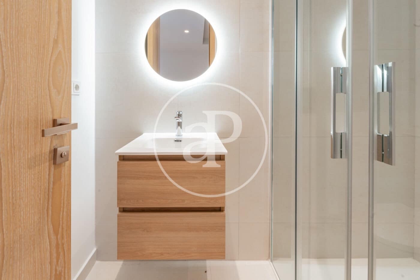 4 soveværelse Penthouse til leje i Pozuelo de Alarcon med swimmingpool - € 7.900 (Ref: 8851882)