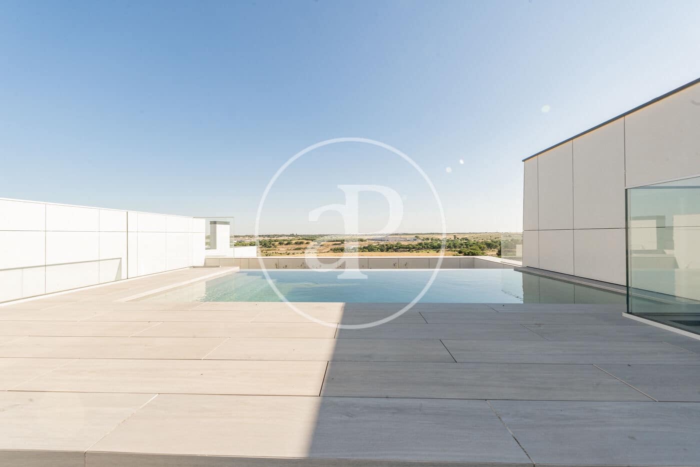 4 soveværelse Penthouse til leje i Pozuelo de Alarcon med swimmingpool - € 7.900 (Ref: 8851882)