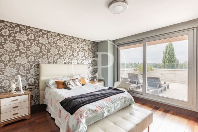 8 bedroom Villa for sale in Piovera, Madrid city with pool - € 5,500,000 (Ref: 8855045)