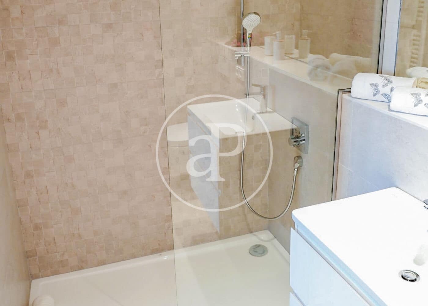 1 slaapkamer Appartement te huur in Madrid stad met zwembad - € 2.500 (Ref: 8866216)